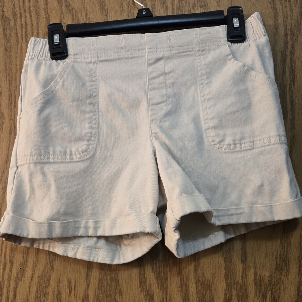 Girls off white pull on shorts. Size 10/12 girls but can fit an extra small lady